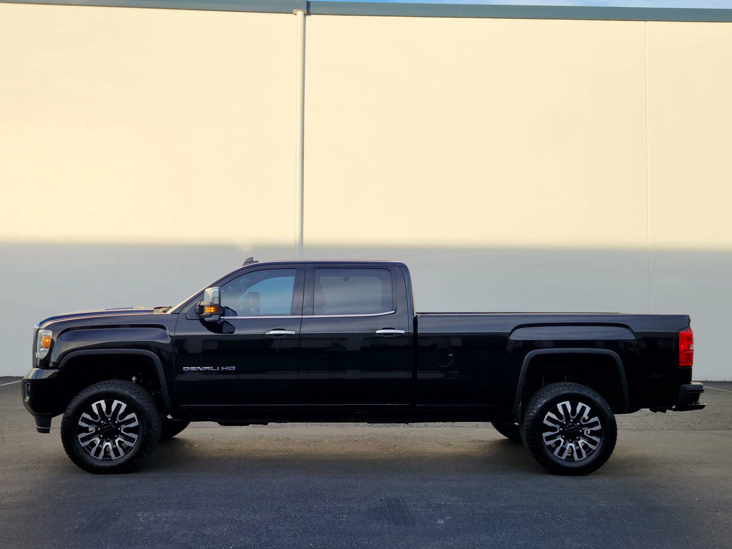 Used 2015 GMC Sierra 3500 Denali w/ Duramax Plus Package AWD/4WD image 2