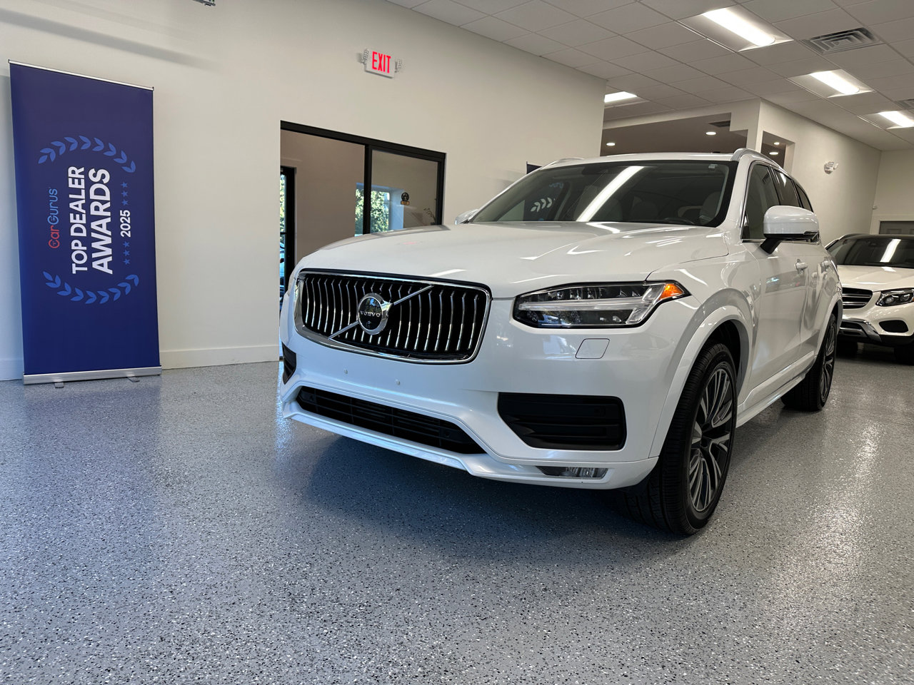 Used 2020 Volvo XC90 T5 Momentum image 3