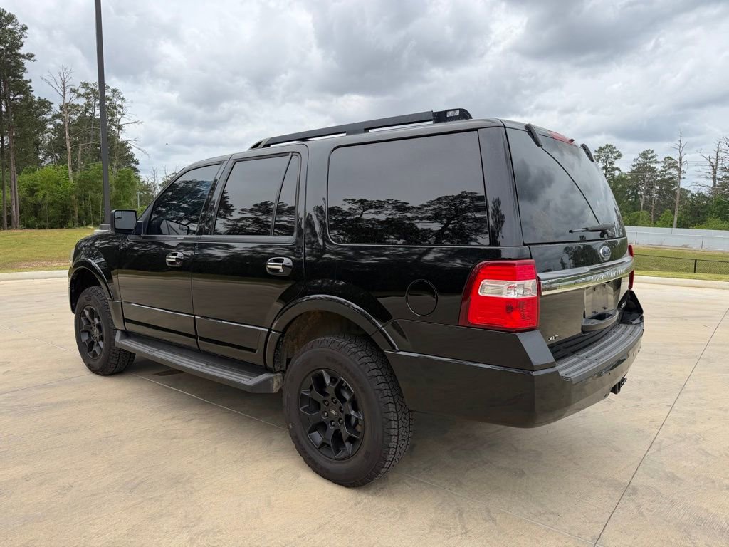 Used 2017 Ford Expedition XLT image 3