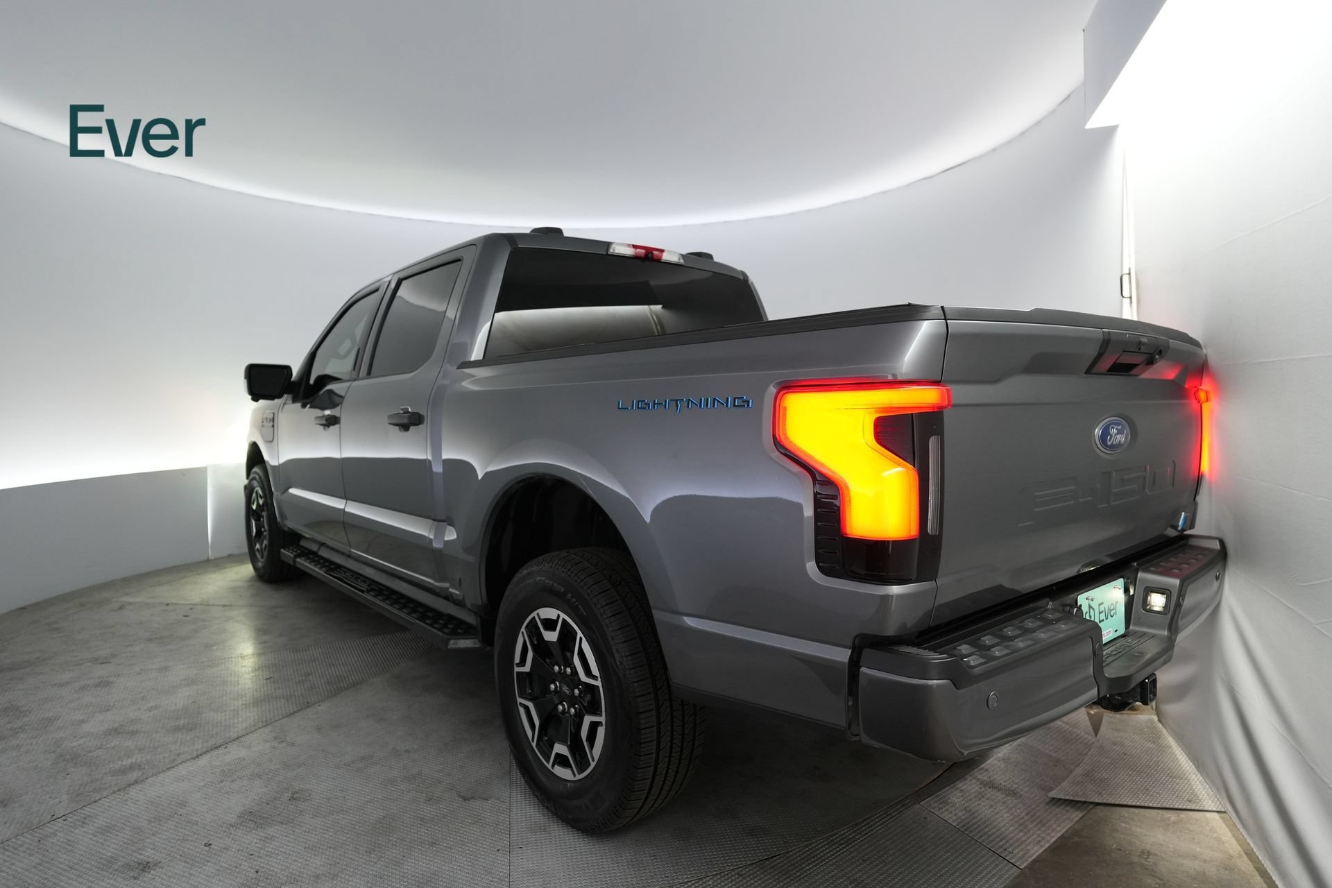 Used 2022 Ford F150 Lightning XLT AWD/4WD image 3