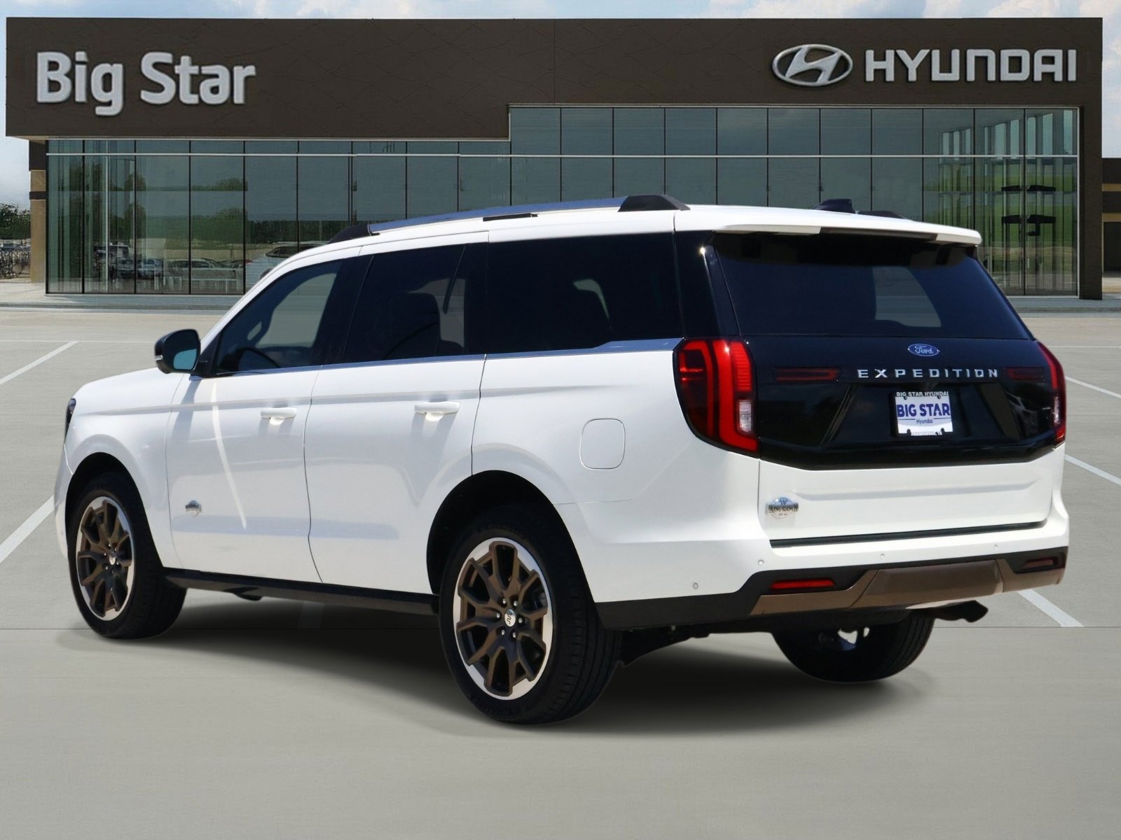 Used 2025 Ford Expedition King Ranch AWD/4WD image 3