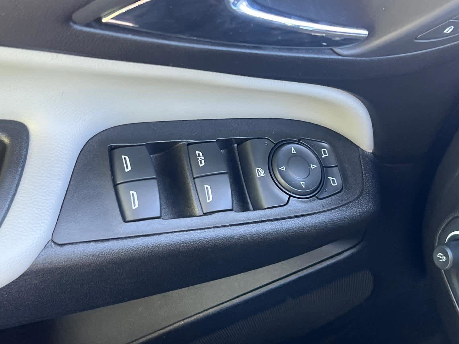 Certified 2023 Chevrolet Equinox LS w/ Driver Confidence II Package image 22