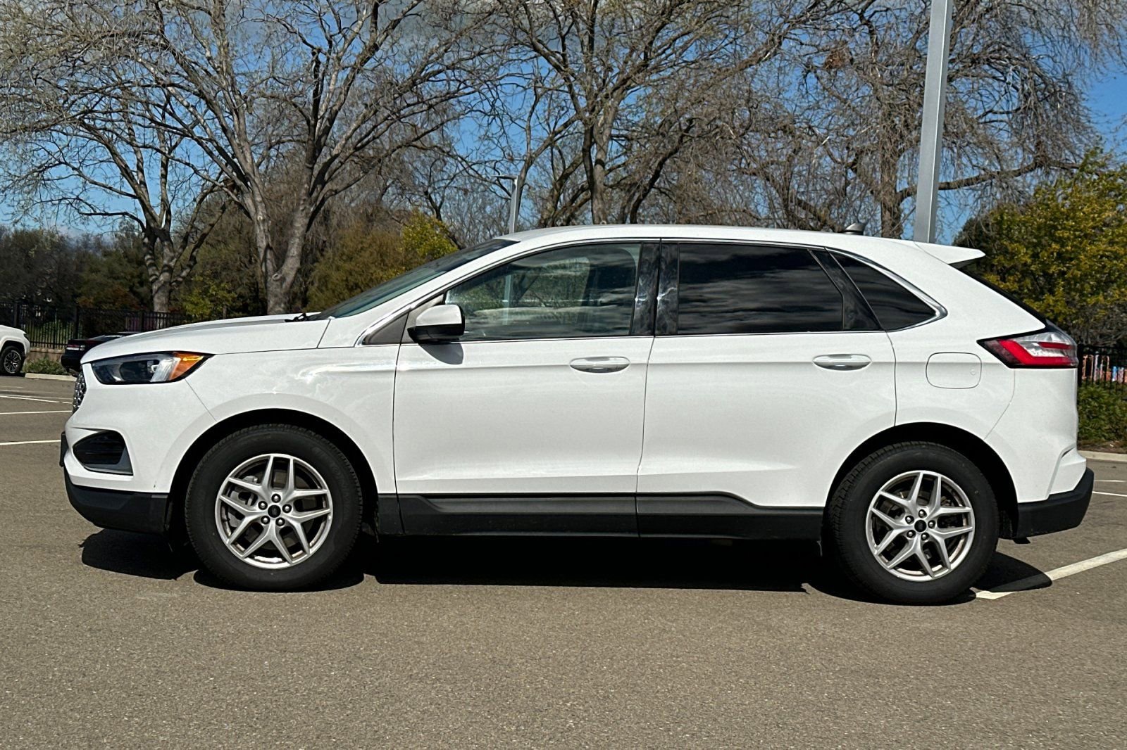 Used 2024 Ford Edge SEL AWD/4WD image 7