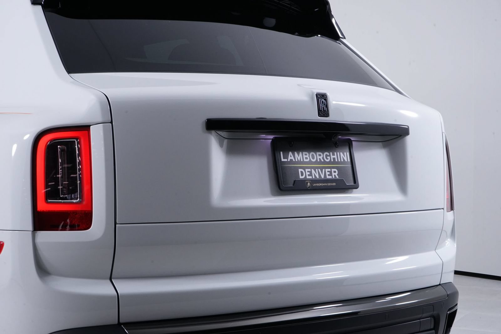 Used 2022 Rolls-Royce Cullinan Black Badge w/ Dark Exterior Package AWD/4WD image 17