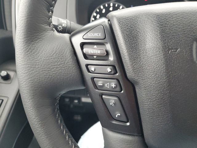 Used 2025 Nissan Frontier SL image 33