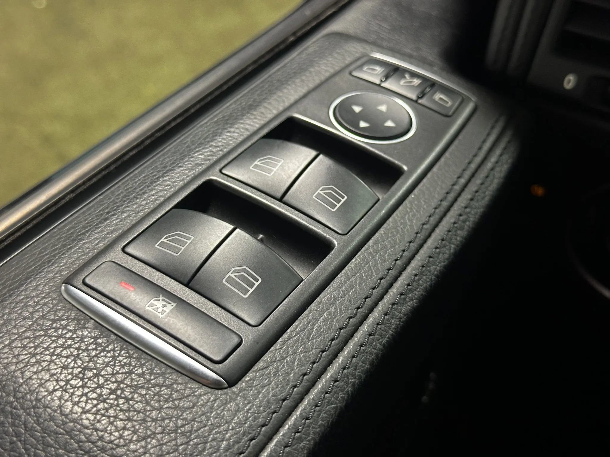 Used 2016 Mercedes-Benz G 65 AMG 4MATIC image 33