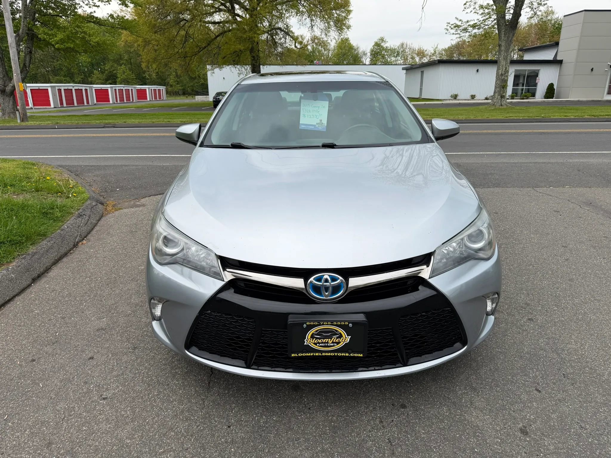 Used 2015 Toyota Camry SE w/ Moonroof Package FWD image 2