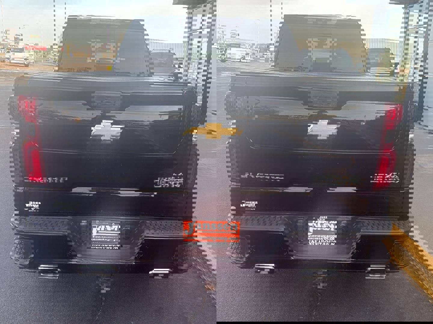 Used 2021 Chevrolet Silverado 1500 High Country w/ Safety Package II image 3