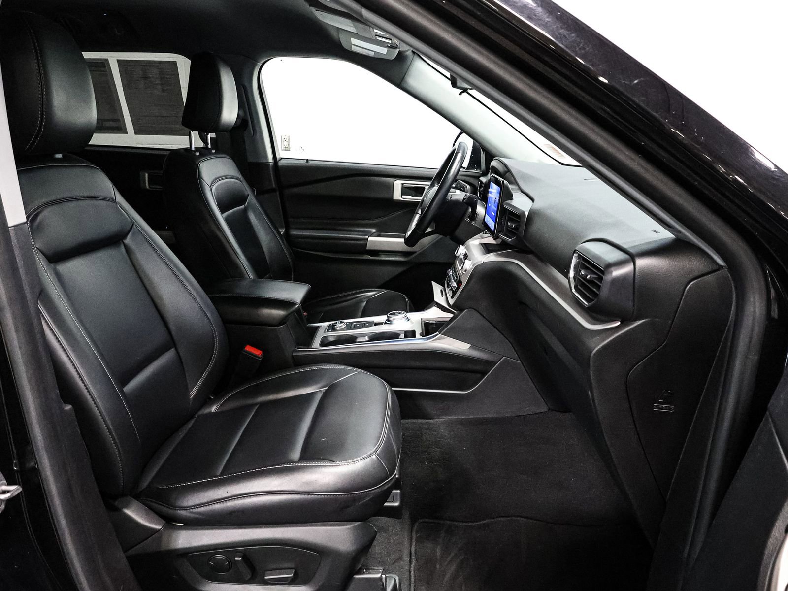 Certified 2023 Ford Explorer XLT w/ Equipment Group 202A image 22