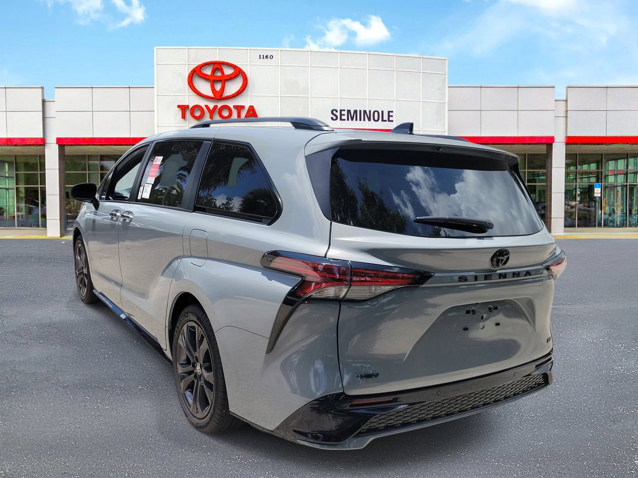 New 2026 Toyota Sienna XSE FWD image 4