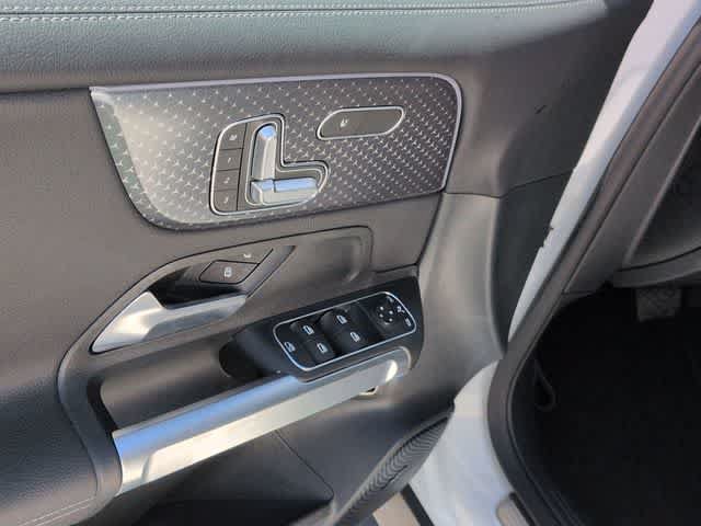 New 2026 Mercedes-Benz GLB 250 4MATIC image 17