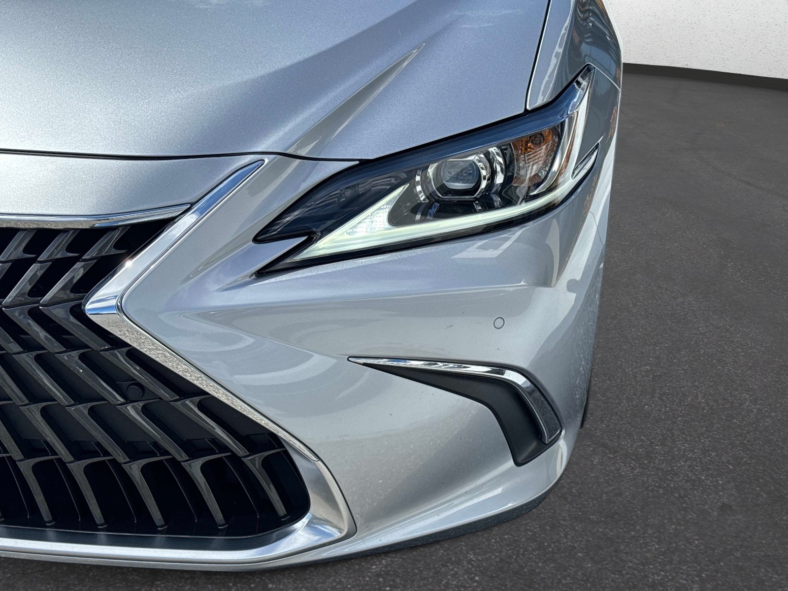 Certified 2024 Lexus ES 350 w/ Premium Package FWD image 9