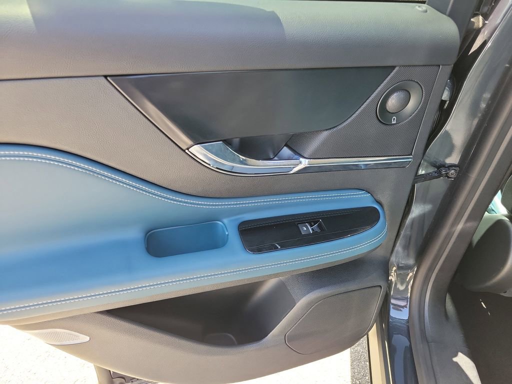 Certified 2020 Lincoln Corsair Reserve w/ Equipment Group 201A image 14