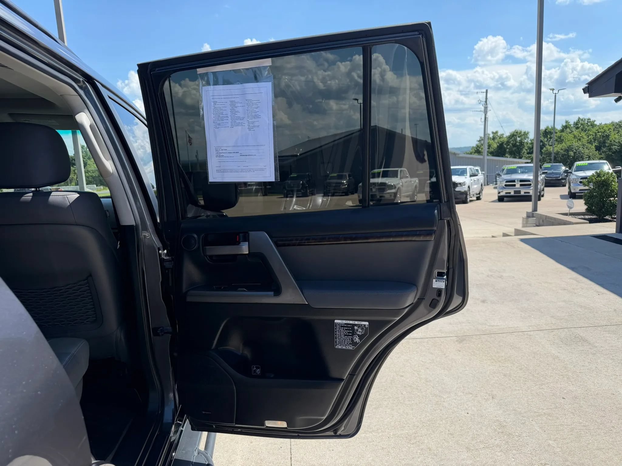 Used 2011 Toyota Land Cruiser w/ Upgrade Pkg AWD/4WD image 47