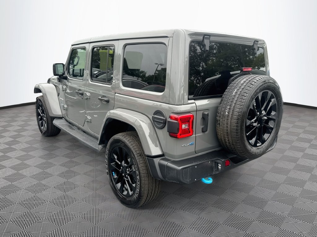 Used 2022 Jeep Wrangler Unlimited Sahara AWD/4WD image 8