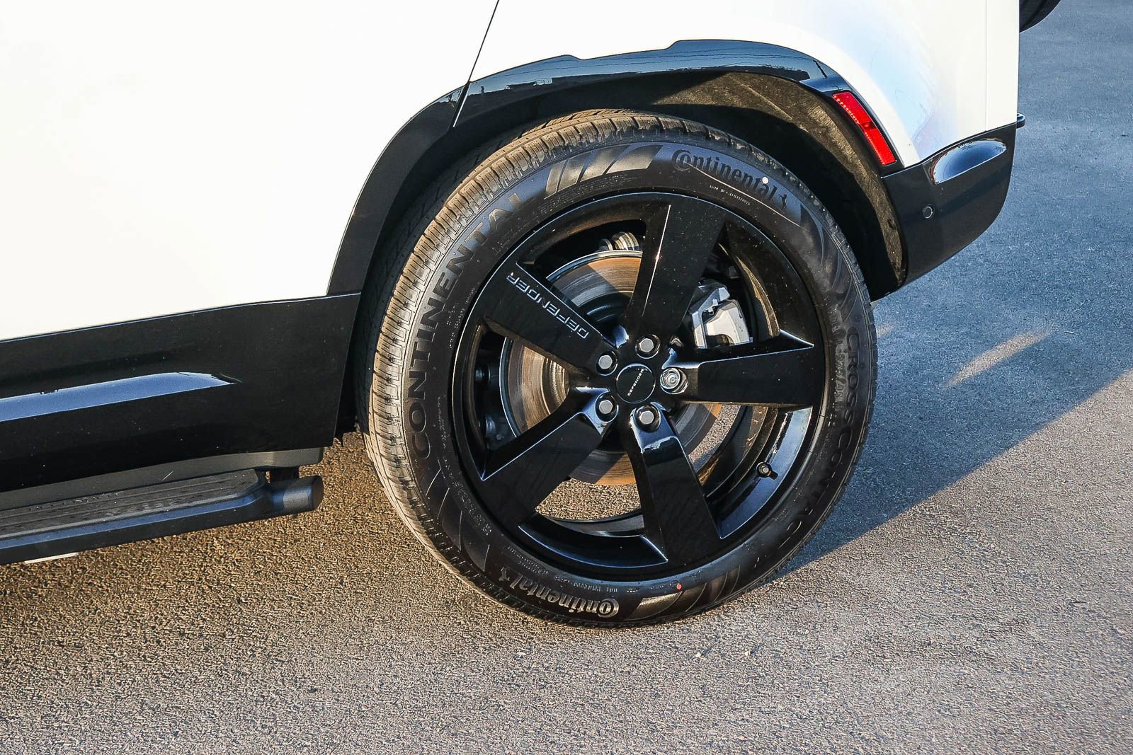 New 2026 Land Rover Defender 110 X-Dynamic SE image 10