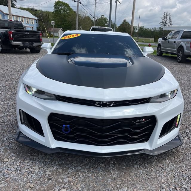Used 2019 Chevrolet Camaro ZL1 RWD image 2