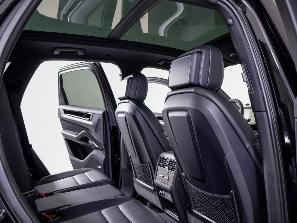 New 2026 Porsche Cayenne image 24