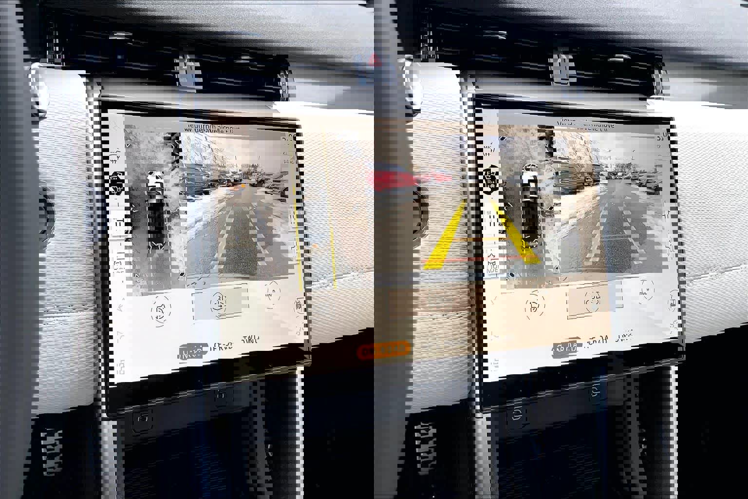 Certified 2025 Land Rover Discovery Sport Dynamic SE image 27