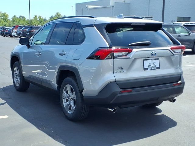 Used 2024 Toyota RAV4 LE AWD/4WD image 5