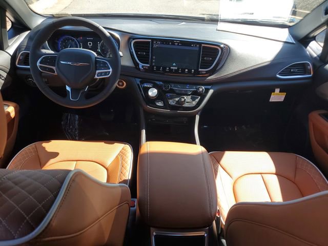 New 2026 Chrysler Pacifica Pinnacle image 15