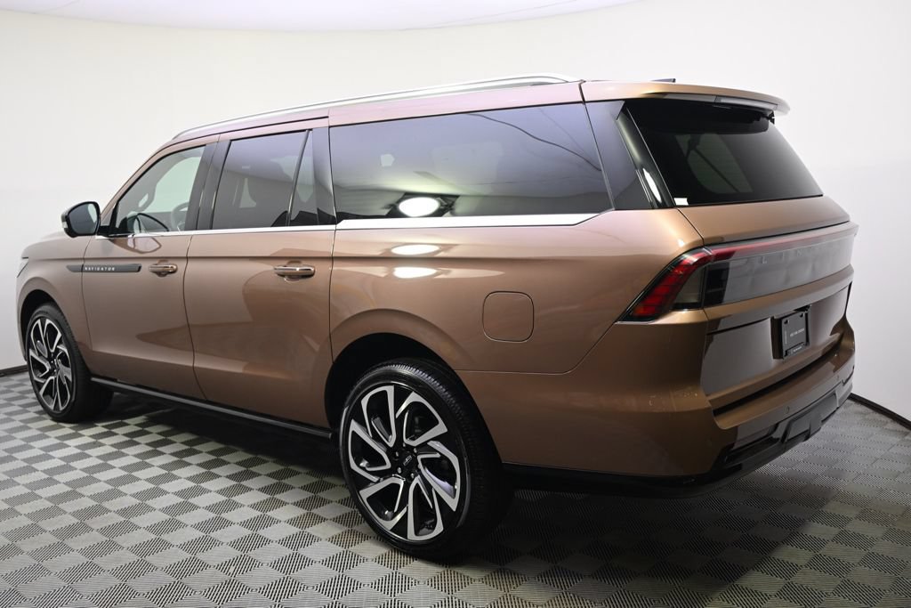 New 2026 Lincoln Navigator L Black Label AWD/4WD image 3