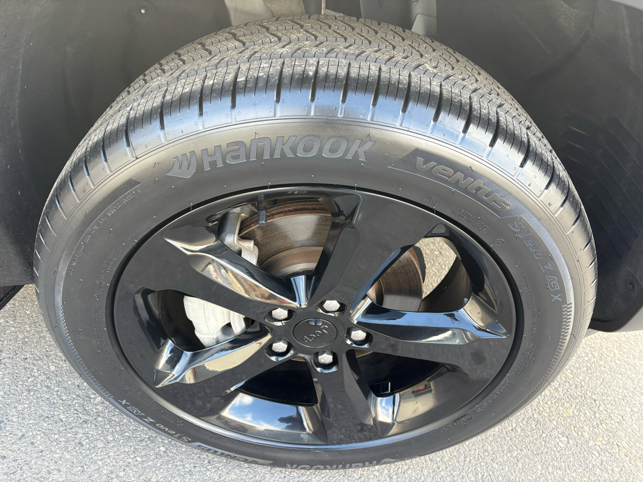 Used 2023 Jeep Grand Cherokee Limited w/ Black Appearance Package image 10