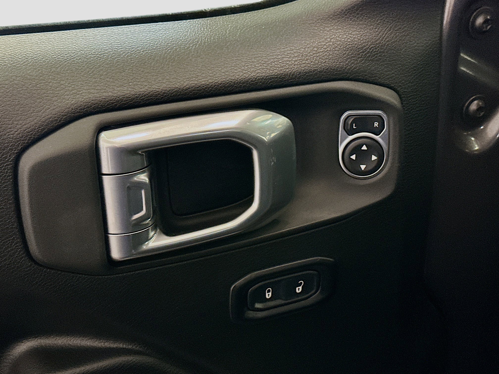 Used 2022 Jeep Wrangler Sport S image 15