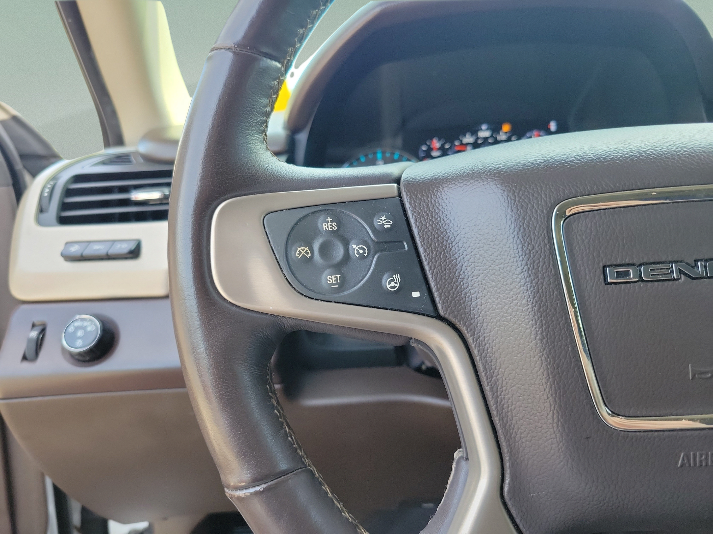 Used 2017 GMC Yukon Denali w/ Open Road Package RWD image 11