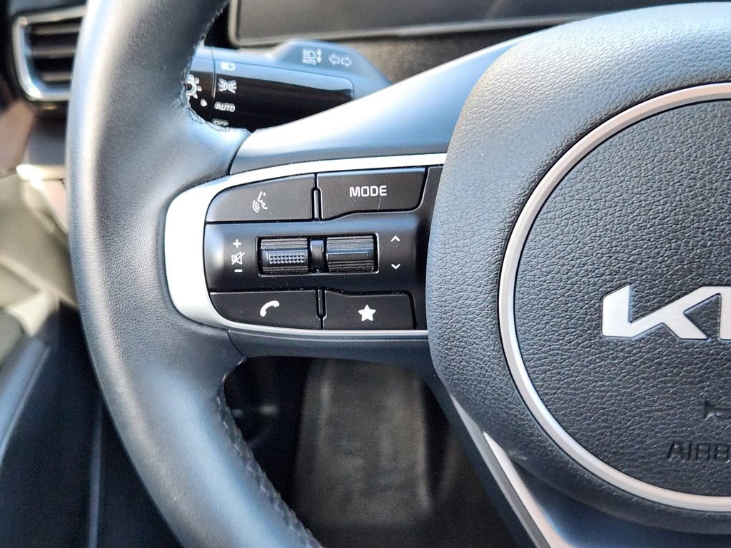 Used 2025 Kia Sportage EX image 18