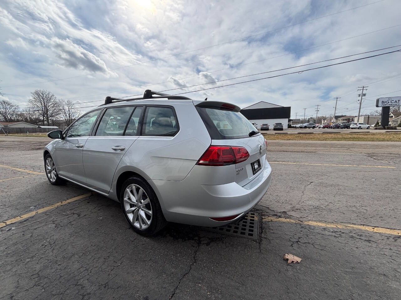 Used 2016 Volkswagen Golf SE image 3