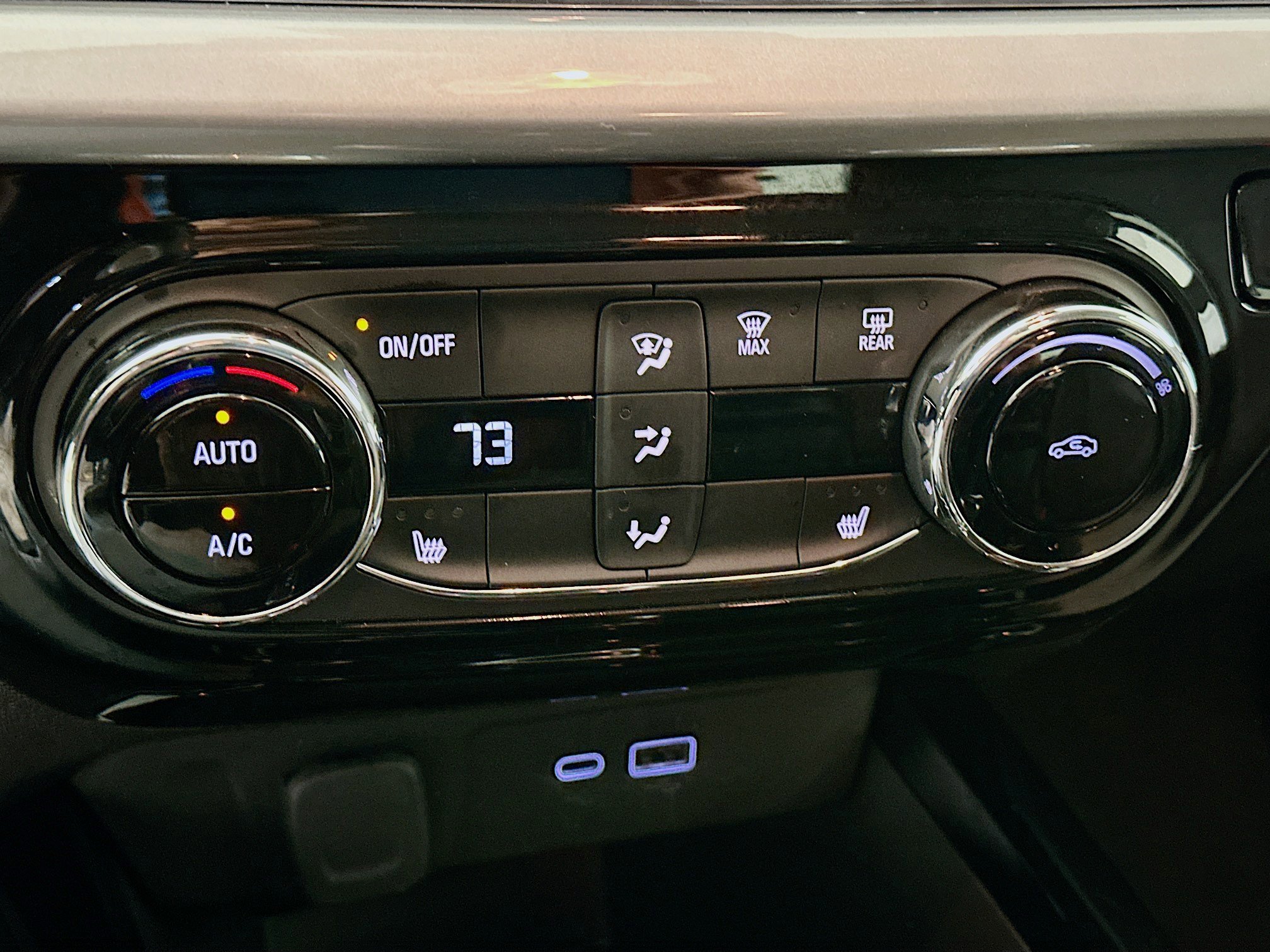 Used 2025 Chevrolet Trax LT w/ LT Convenience Package image 22