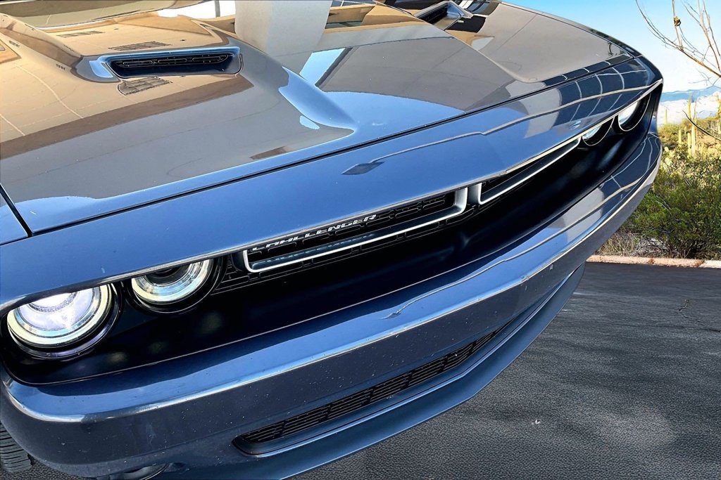 Used 2018 Dodge Challenger SXT w/ Driver Convenience Group RWD image 28