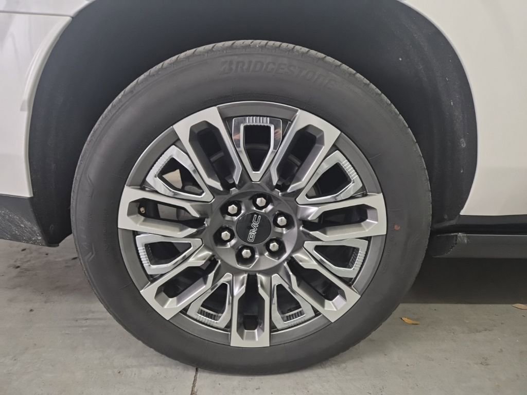 Used 2023 GMC Yukon XL Denali Ultimate image 11