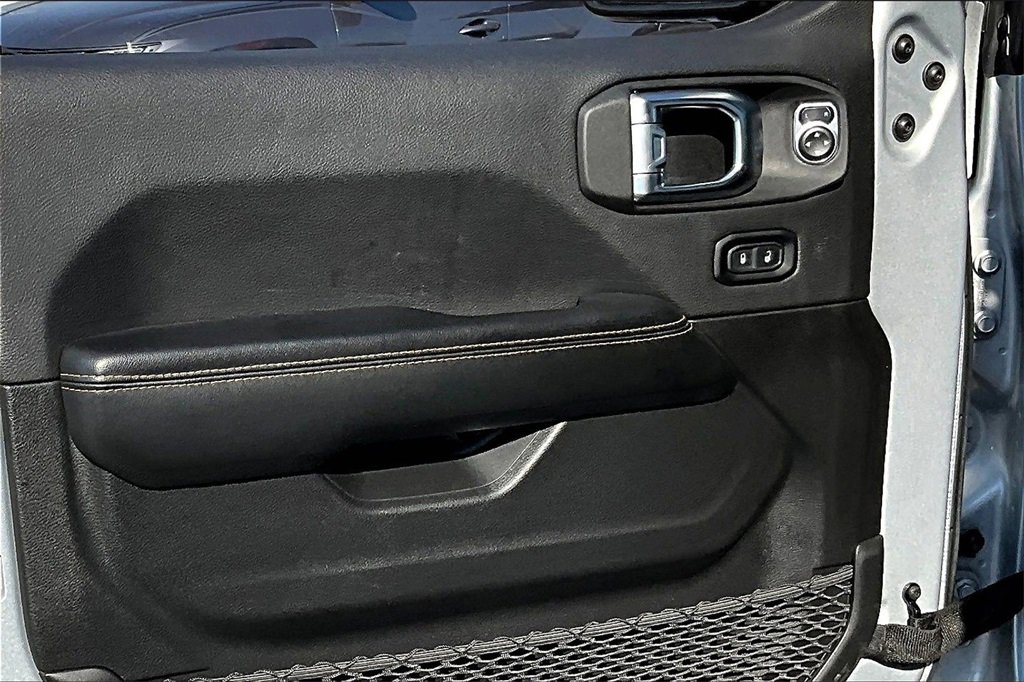 Used 2024 Jeep Wrangler Sahara image 23