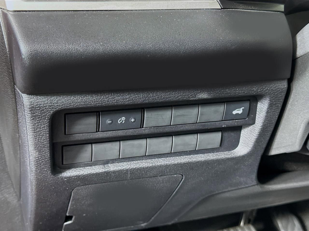 Used 2025 Mitsubishi Outlander SE image 35