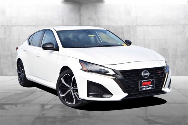 Used 2024 Nissan Altima 2.5 SR image 2