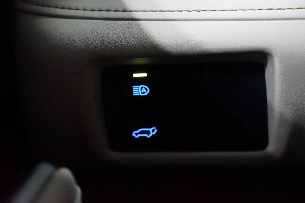 Certified 2021 Toyota Highlander XLE FWD image 23