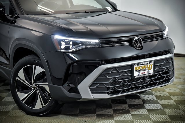 Certified 2025 Volkswagen Taos SE w/ Panoramic Sunroof Package image 2