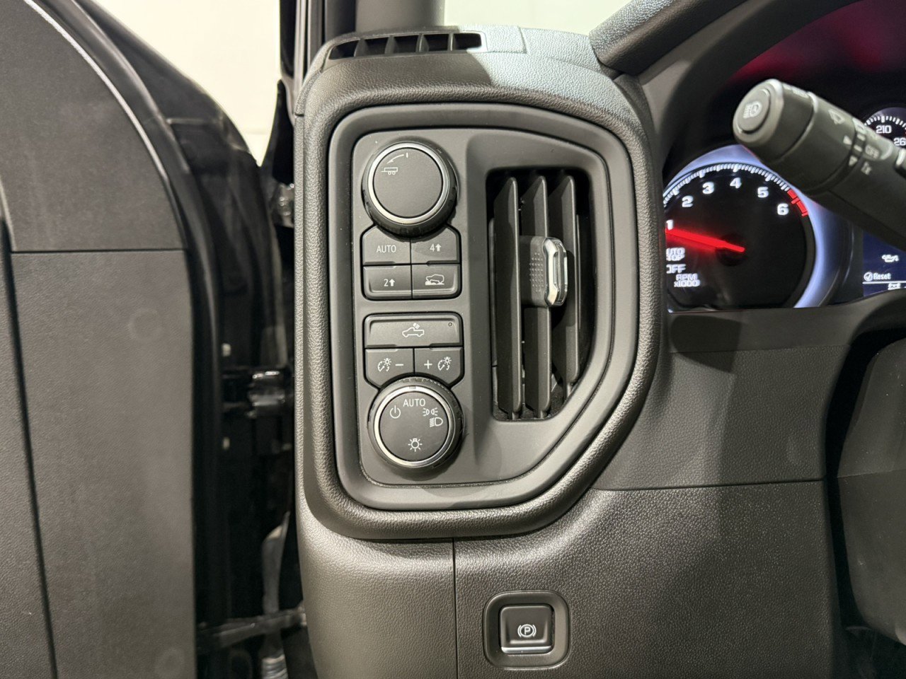 Used 2023 Chevrolet Silverado 1500 W/T w/ WT Value Package image 24