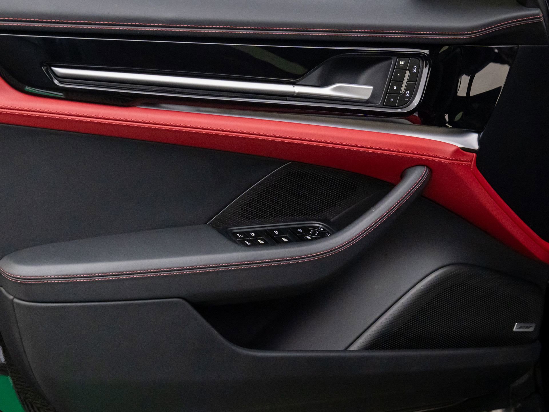 Used 2024 Porsche Panamera image 12