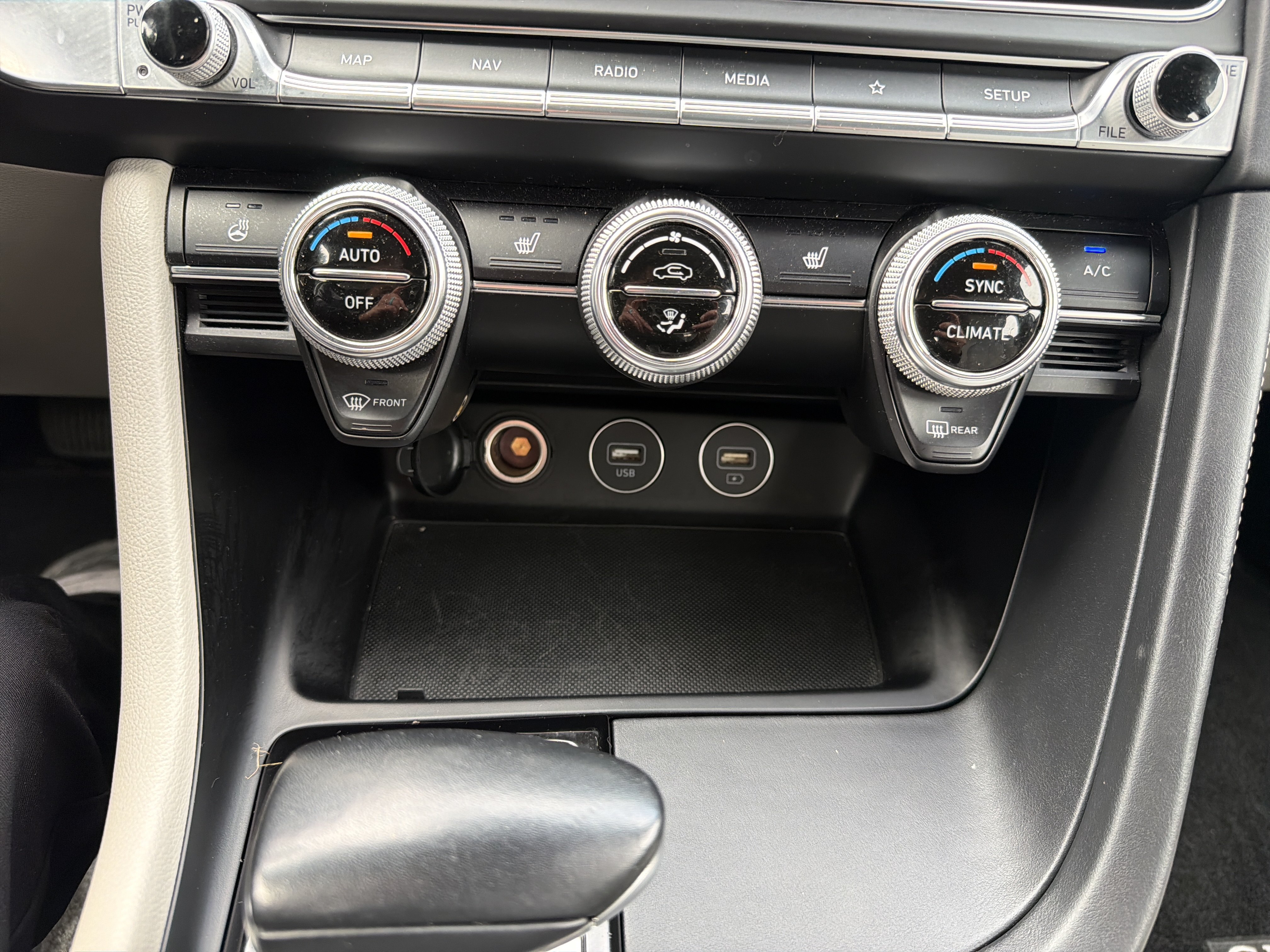 Used 2022 Genesis G70 2.0T AWD/4WD image 28