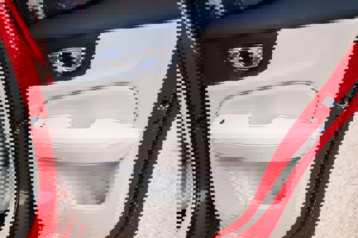 Used 2020 Volvo S60 T6 Momentum image 17