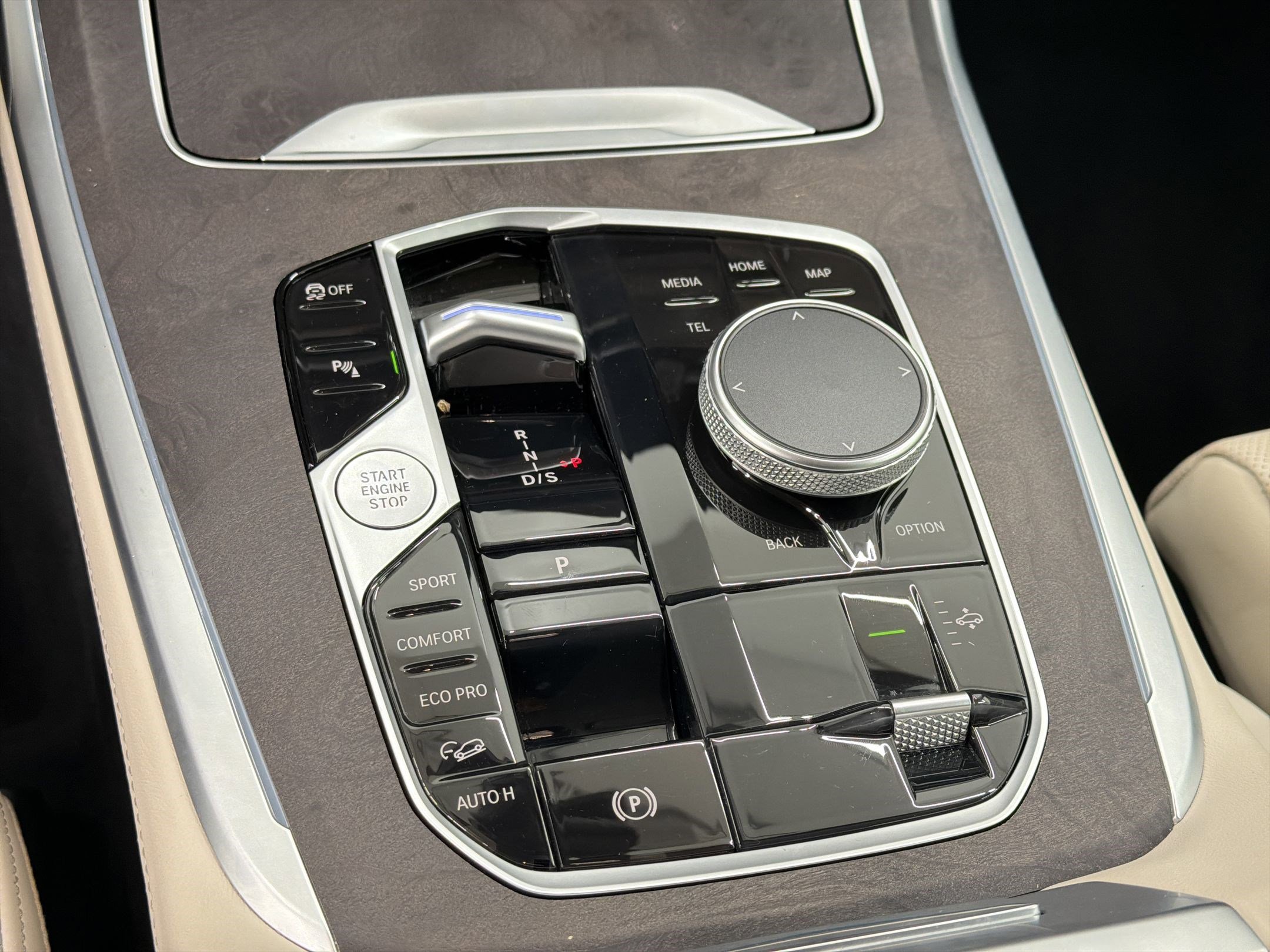 Certified 2024 BMW X7 xDrive40i w/ Premium Package image 19