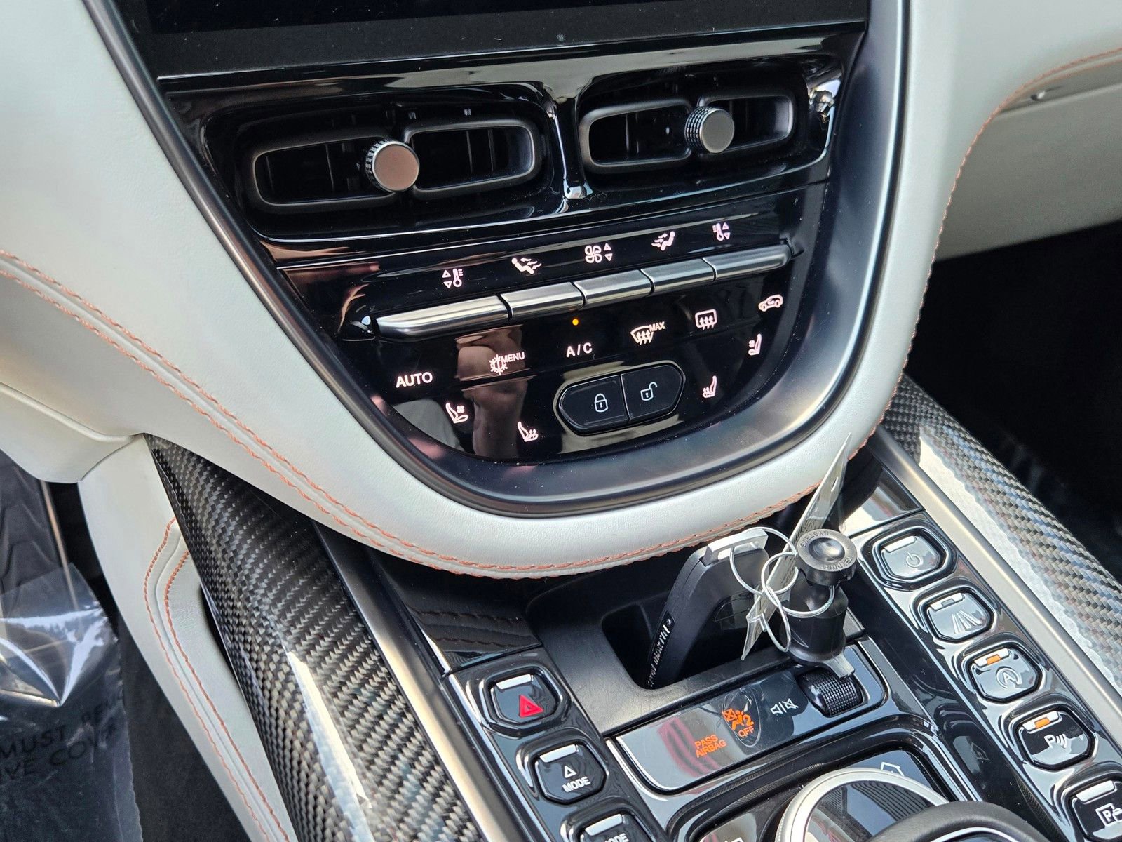 Used 2021 Aston Martin DBX AWD/4WD image 22