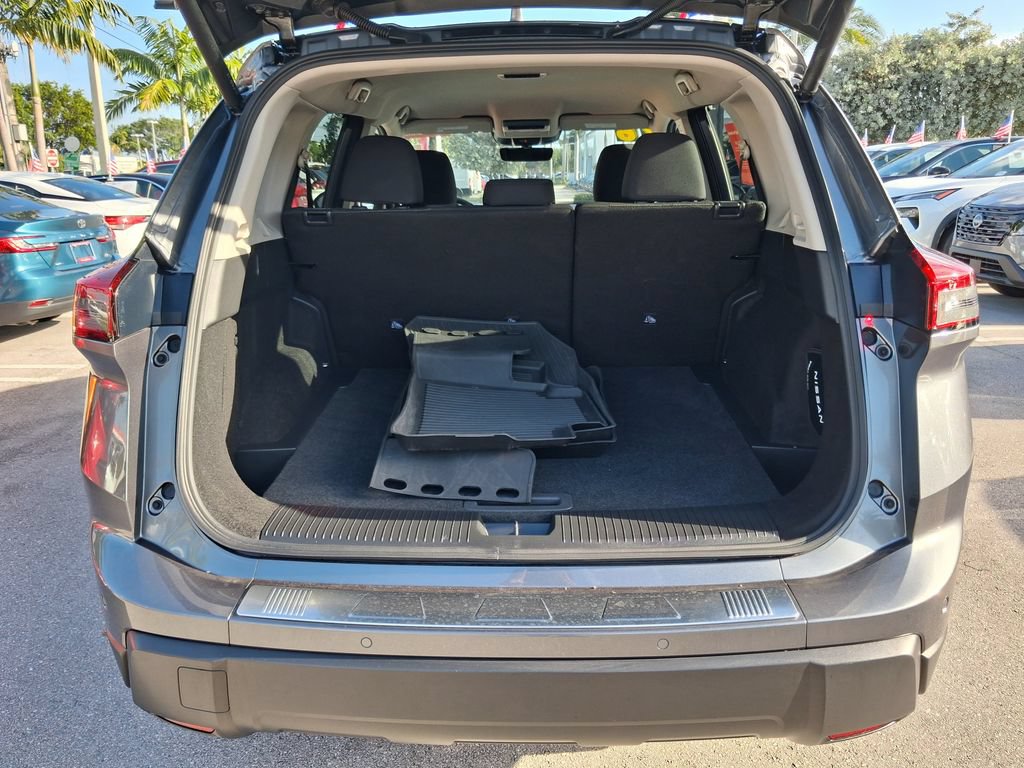 Used 2026 Nissan Rogue SV FWD image 14