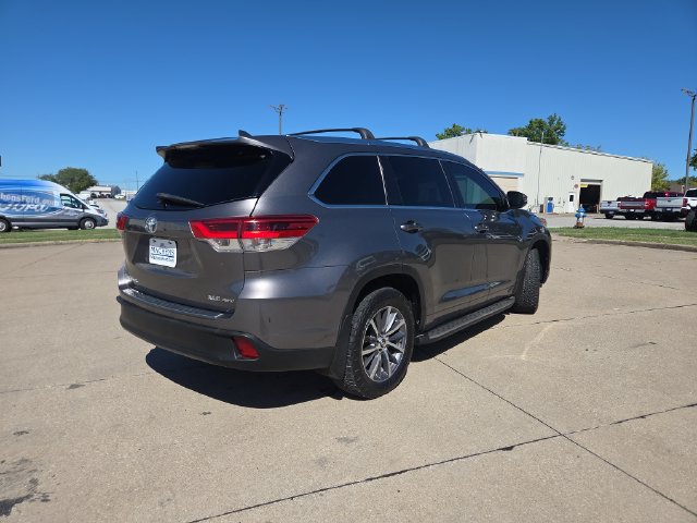 Used 2017 Toyota Highlander XLE AWD/4WD image 5