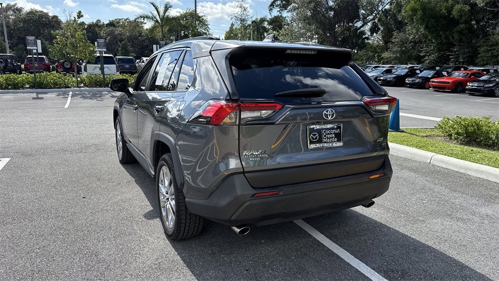 Used 2021 Toyota RAV4 XLE Premium image 14
