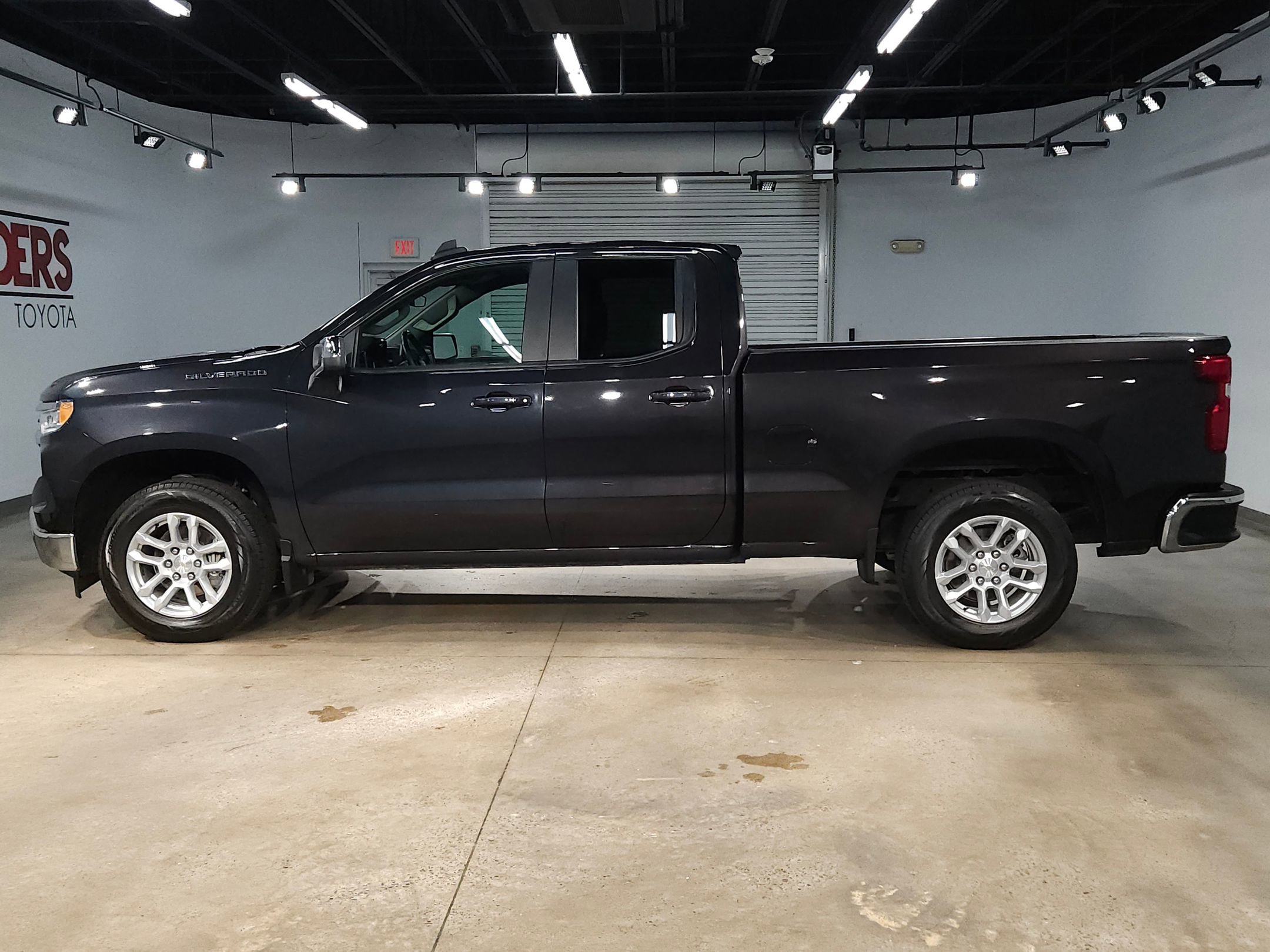 Used 2023 Chevrolet Silverado 1500 LT image 4