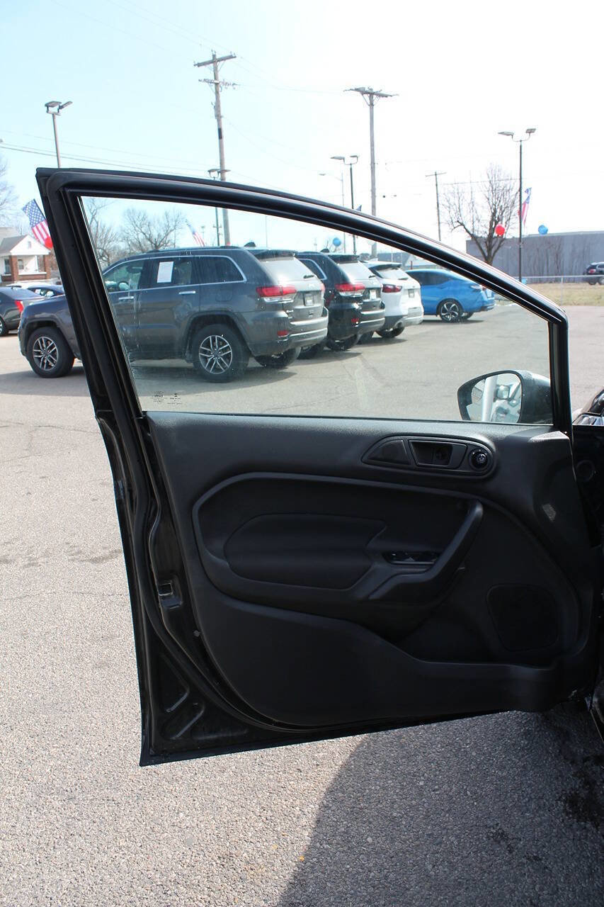 Used 2019 Ford Fiesta SE image 9